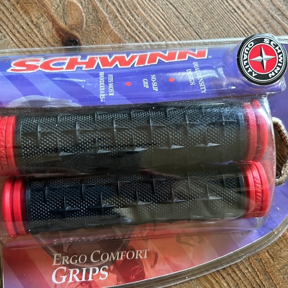 Schwinn bicycle grips for handlebars - Picture 3 of 3